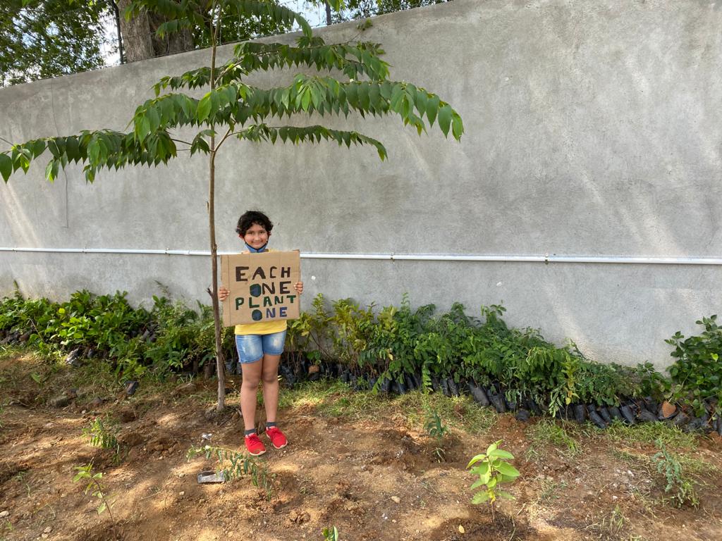 7-YO Environmentalist Helps Plant 13000 Trees, Aims to plant 1 Lakh Saplings