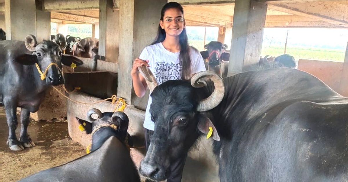 22-YO Maharashtra Girl Upscales Family’s Dairy Farm, Now Earns Rs 6 Lakh a Month