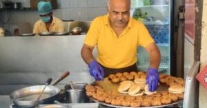Once a Tea Boy, Indore Man's Street Dish Outsells the Likes of KFC and McDonalds