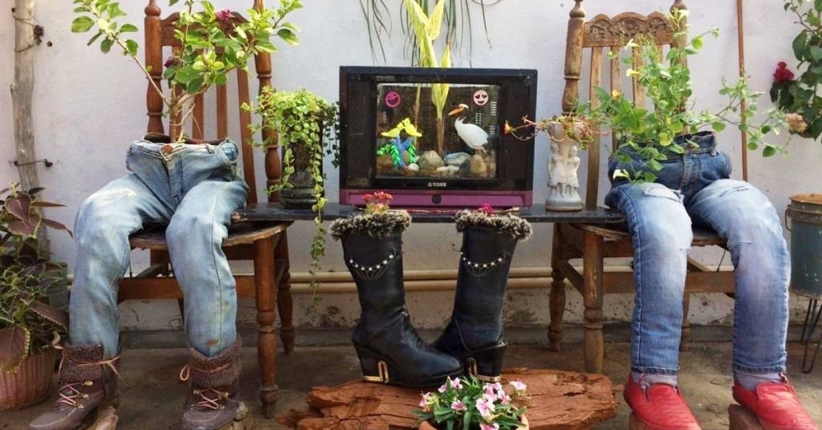 Gardener Shares How To Recycle Old Denim Pants Into Planters In 5 Easy Steps