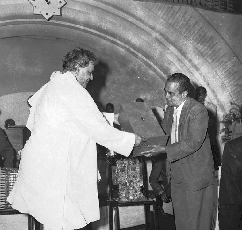 Damodar Kamat with Prithviraj Kapoor