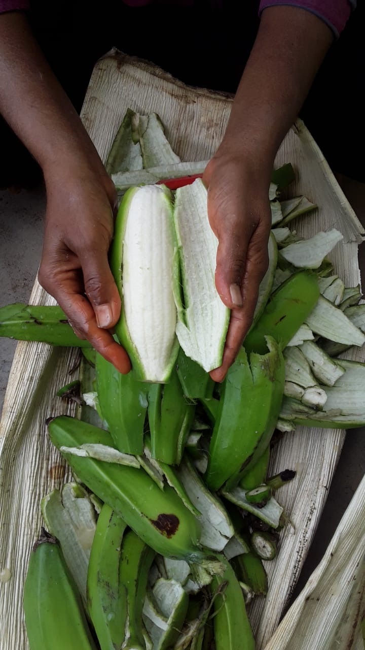 Peeling bananas by hand