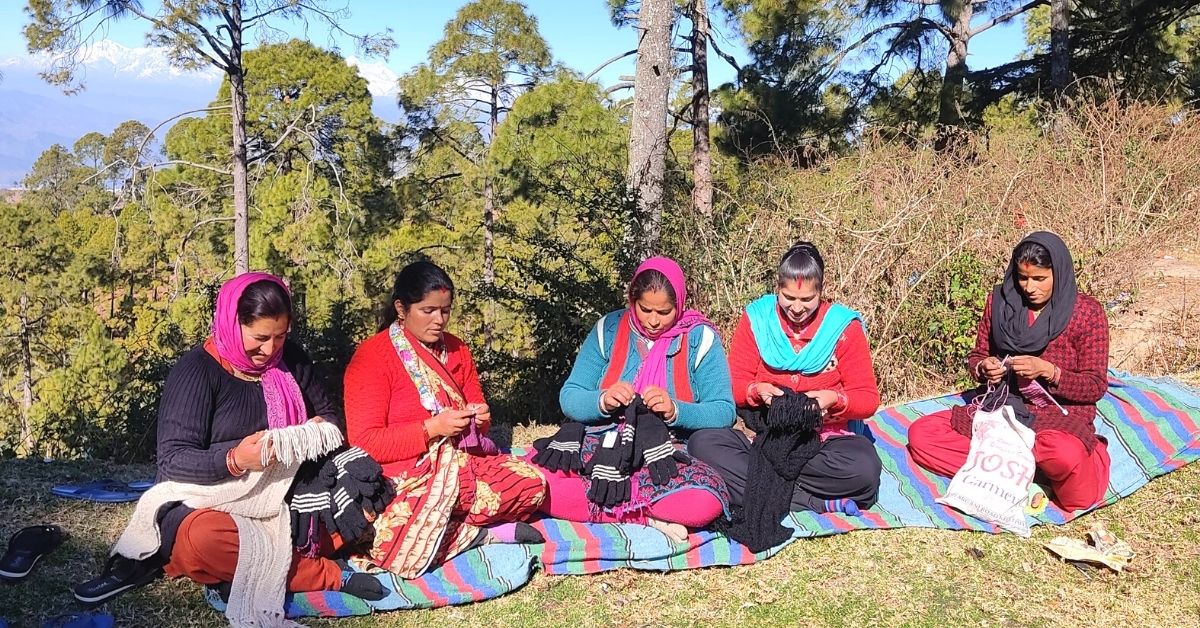 Women from Uttarakhand knitting and crocheting for Himalayan Blooms.