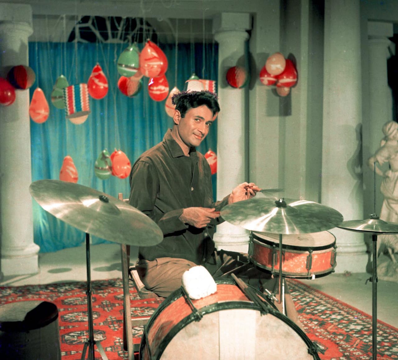 Dev Anand, a still from Teesri Manzil