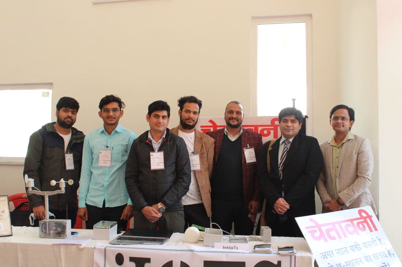 IIT-Mandi team that developed the landslide detection device 