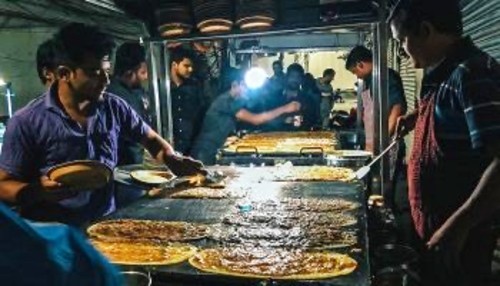 Ram Ki Bandi serving hot food late at night