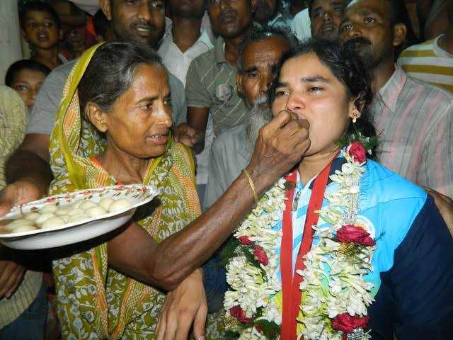 Sakina Khatun being congratulated by her mother