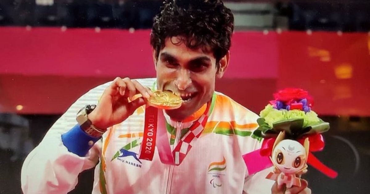 Pramod Bhagat with the gold medal