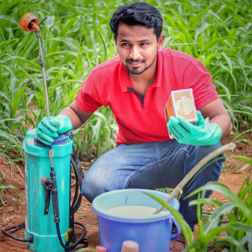 Santosh Jadhav showing an easier jugaad way to spray pesticides