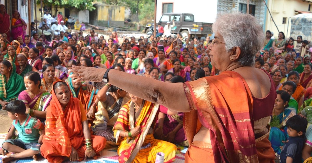 Jayashree rao addressing villagers on governance and water conservation