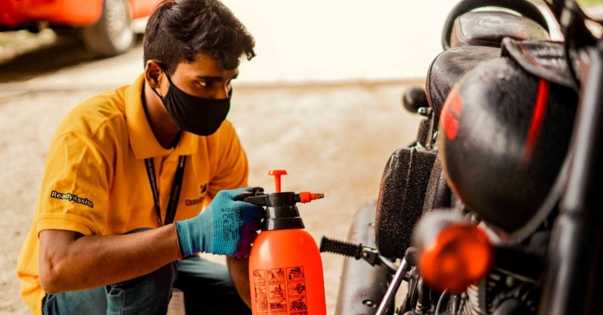 readyassist staff member repairs broken vehicle