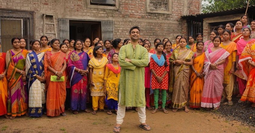 Anshul Gupta, CEO of Prastuti with his embroiderers