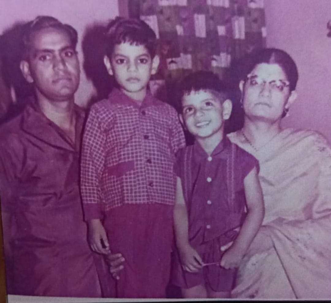 Dr Jaideep Kumar Sharma bersama keluarganya 