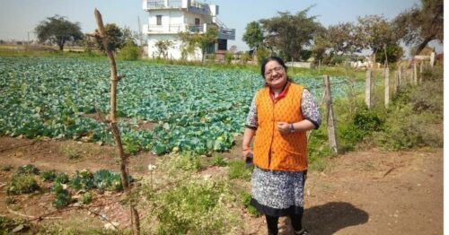 Woman Helps 1200 Farmers Go Organic, Earns Profits in Lakhs Selling Their Produce