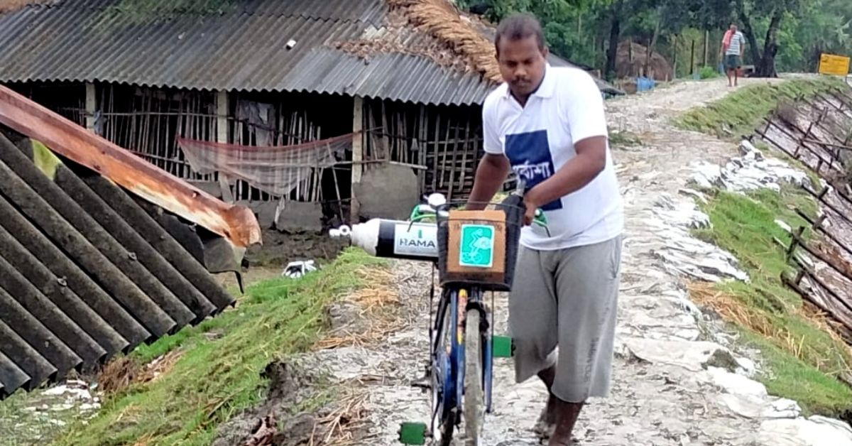 Soumitra Mandal from Sundarbans on his way to provide oxygen to COVID patients