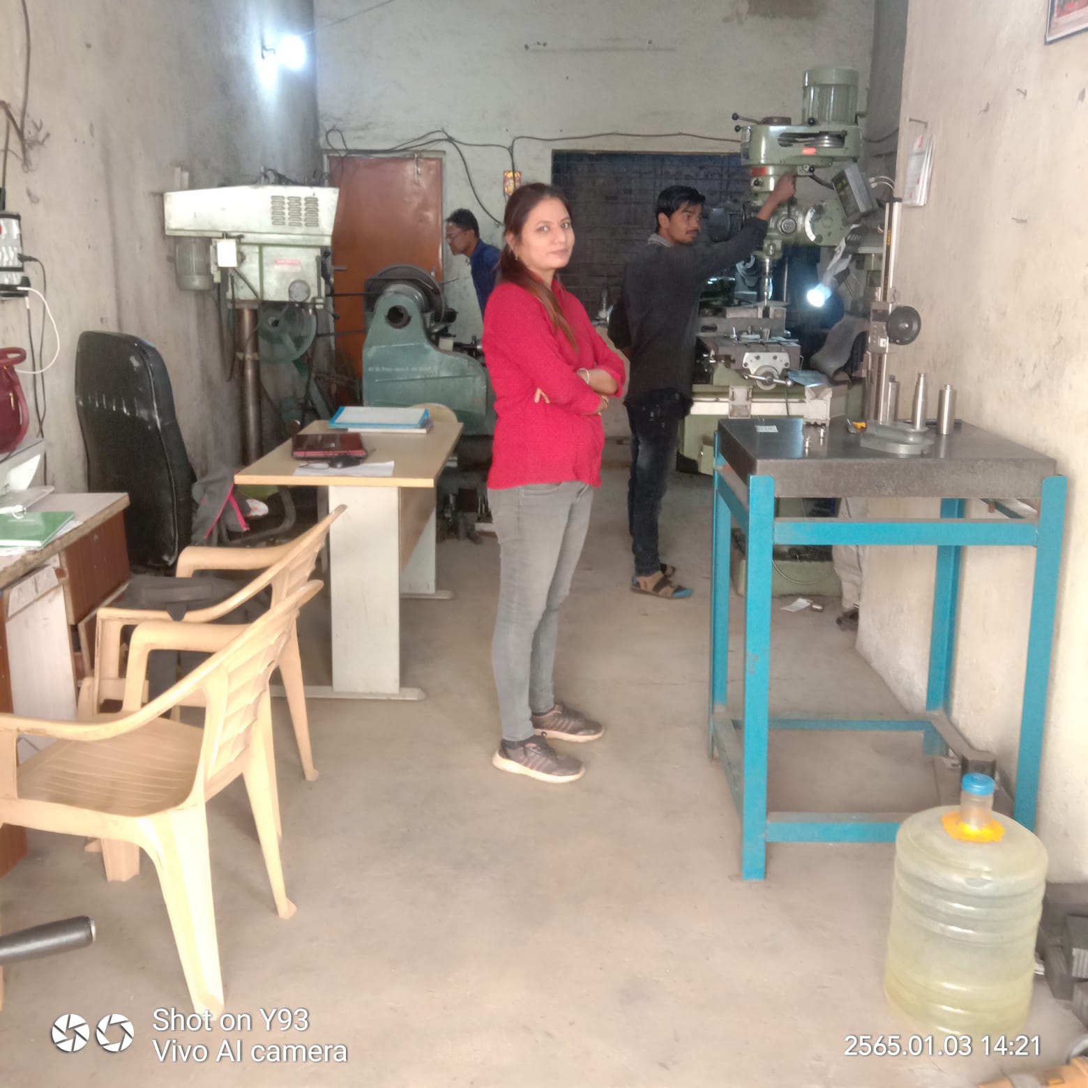 Rani di pabriknya di Aurangabad. 