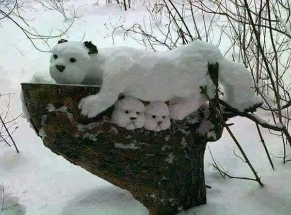 Snow artists in Kashmir sculpt a bear