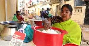 ‘To Send My Grandkids To School, I’ve Been Selling Idlis & Dosas For Under Rs 5’