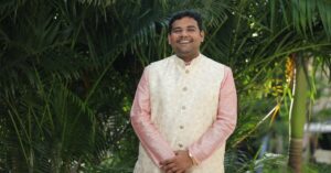 After Friend’s Death He Quit IIM Dream to Start Eye Donation Centres & Help Over 3000