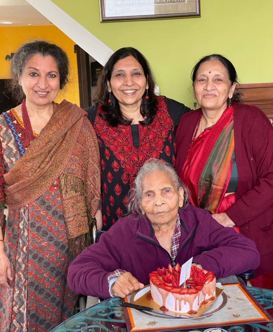 Booker Prize, Shree Kumari Pandey with her daughters.
