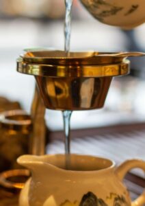 Tea being poured into the sipper