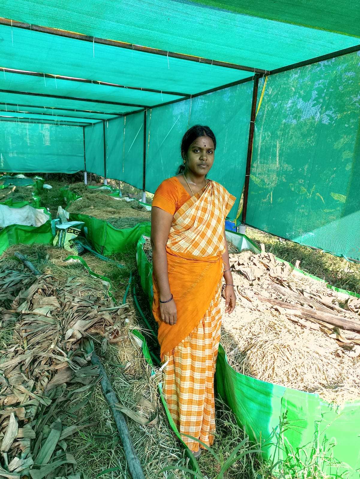 How I Started Selling Vermicompost & Organic Potting Mix Online to Earn Rs 4 Lakh/Year