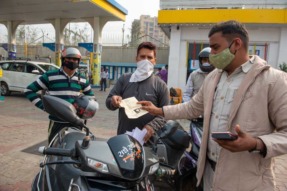 Cutting a challan for air pollution violation in Delhi