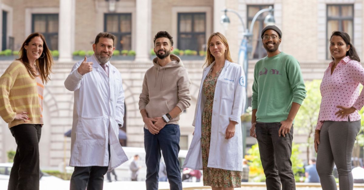 patients and investigators of a us rectal cancer clinical trial pose for a photograph