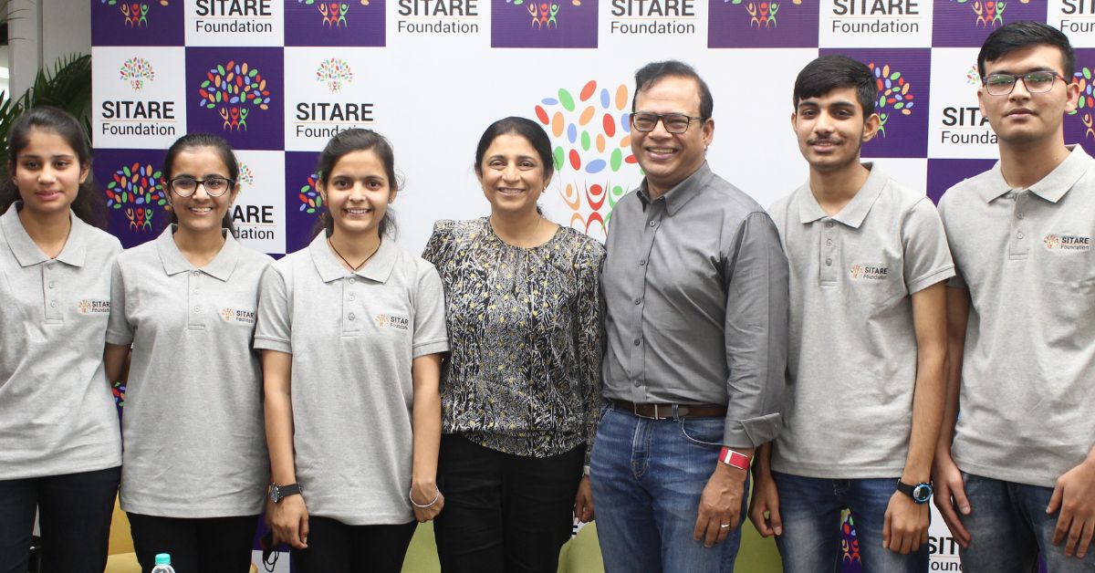 students of sitare foundation at an event with founders amit and shilpa singhal  