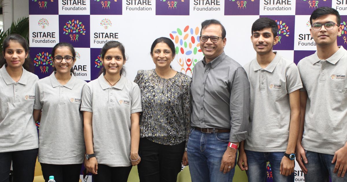 Sitari Foundation students at an event with founders Amit and Shilpa Singhal  