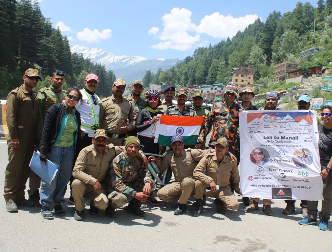 cyclist Preeti Maske with BRO members after completing her Leh to Manali ride