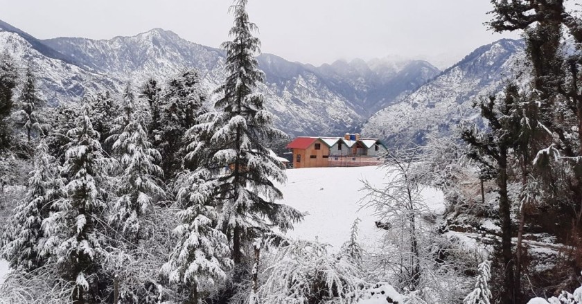 snow covered mountains and valleys in himachal pradesh