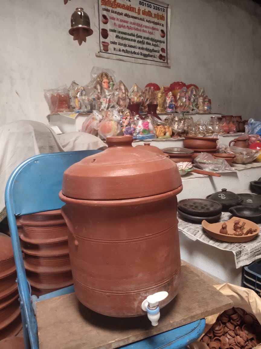 clay refrigerator for storing vegetables