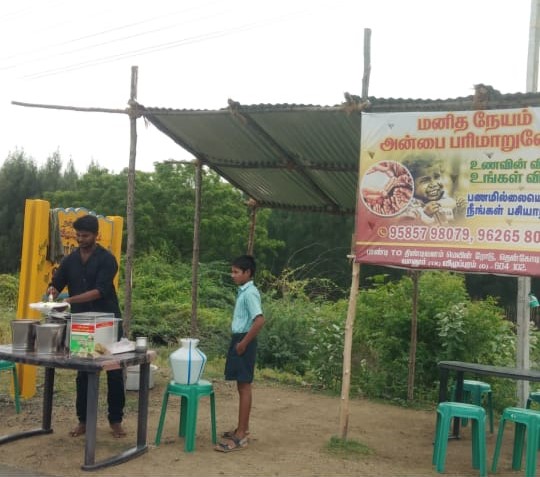 Poovarasan serving a boy at his stall