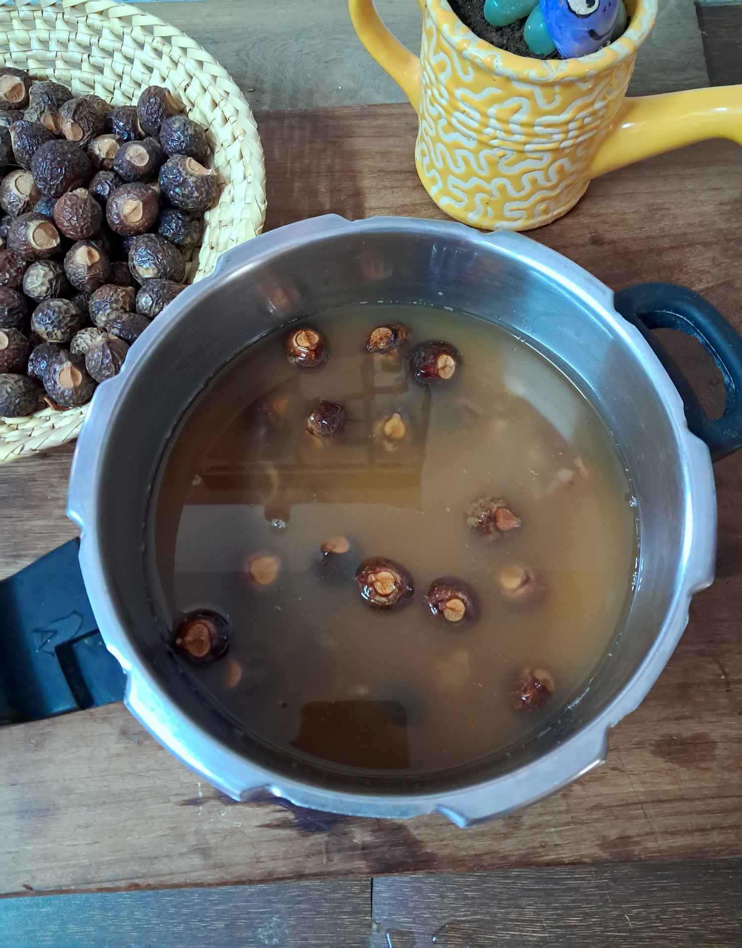 Boiling the soapnuts