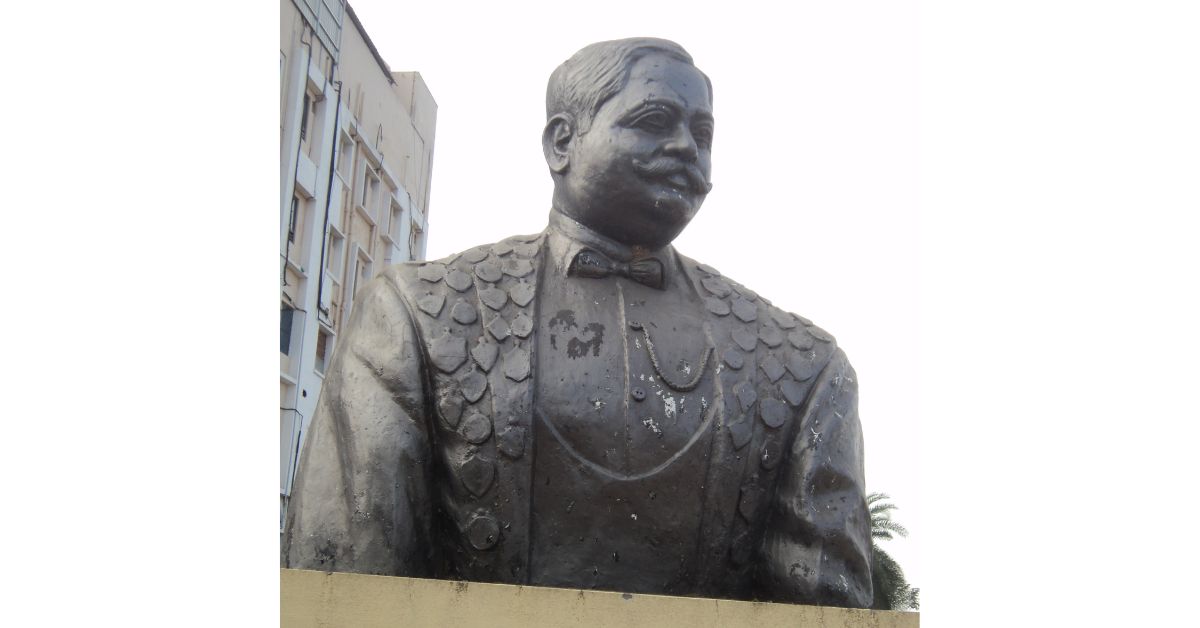 Patung Kodi Ramamurthy Naidu.  Semua foto dari Wikimedia Commons kecuali disebutkan sebaliknya.