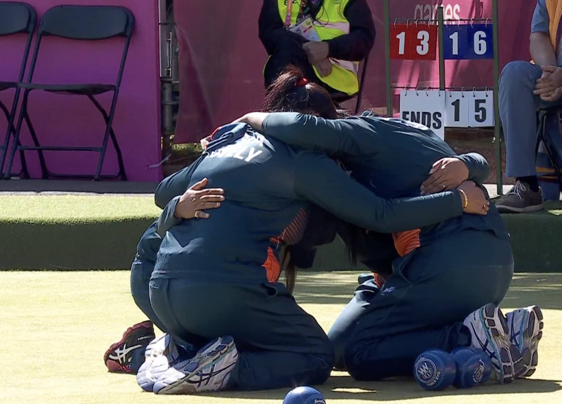 Lawn bowls team in a huddle at CWG 2022.