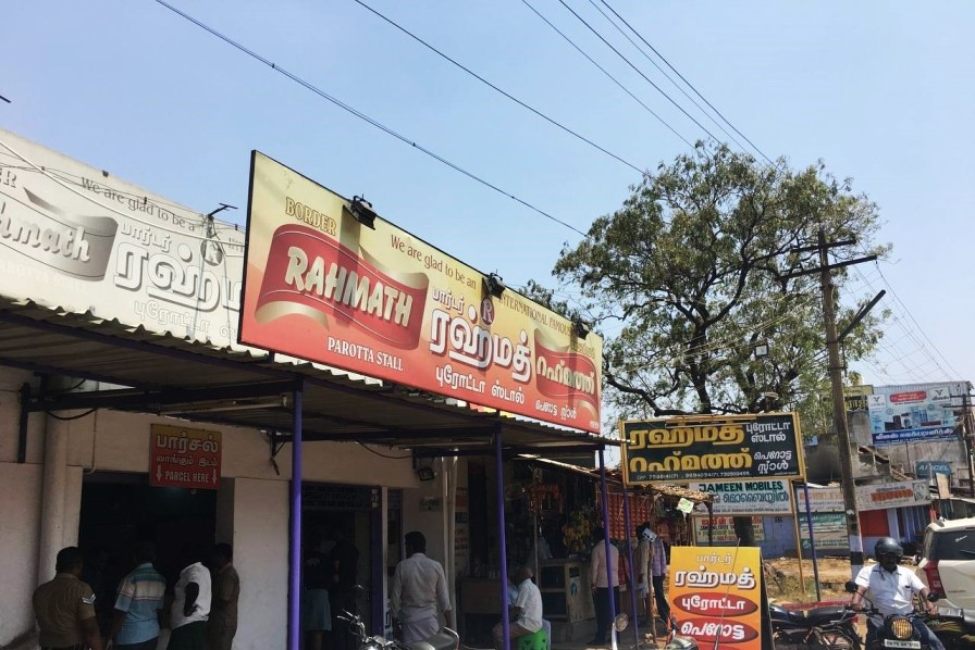 Border Rahmath Porotta Stall on the border of Tamil Nadu and Kerala.