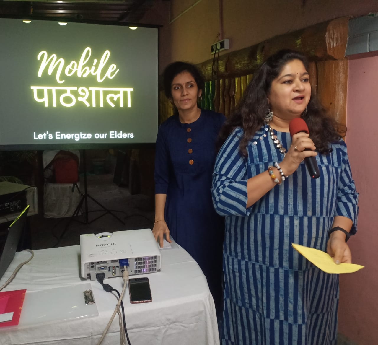 Neelam Mohta dan Pinky Bhaia (Co Founder Mobile Pathshala)