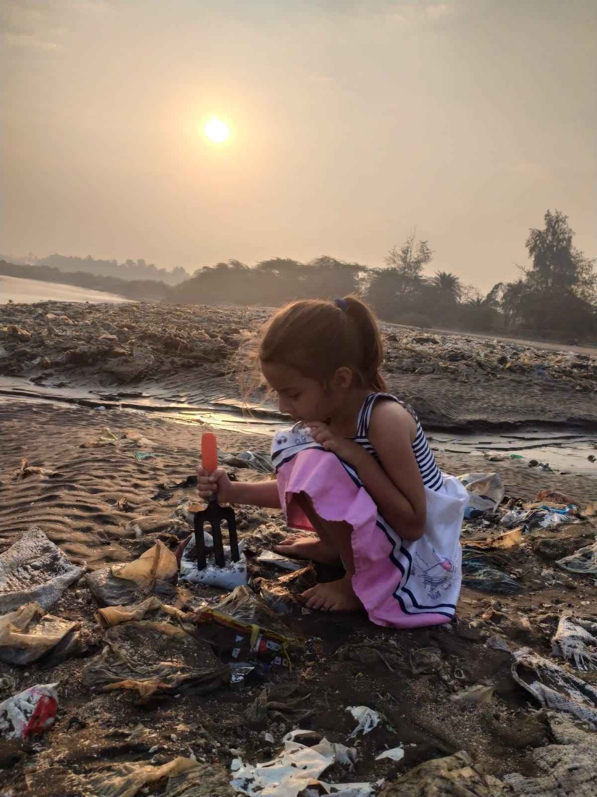 Even children join in to clean the beaches