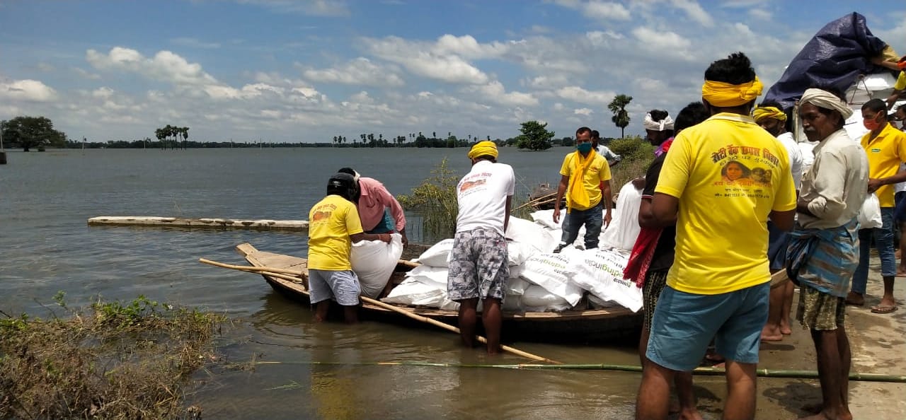 Food relief conducted by Roti Bank Chapra during Bihar Flood 2021