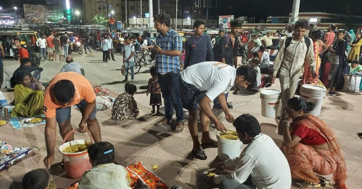 Bihar's Roti Bank distributes free meals to the poor.