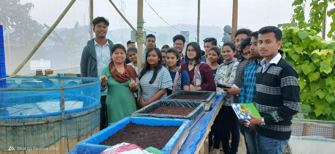 Students of Raha Fishery College visiting Ranjita's farm