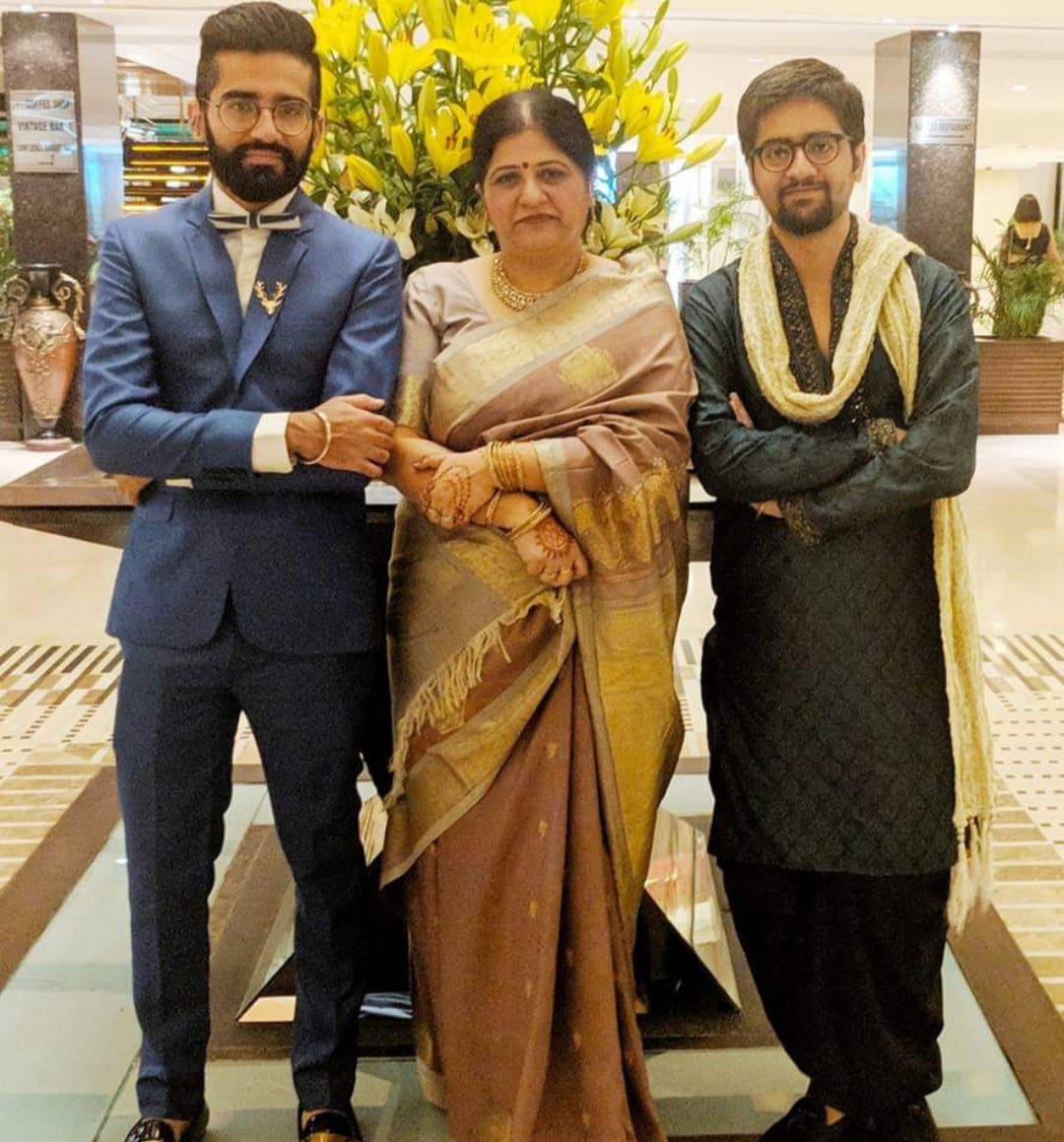 Ashish & Vishesh with their mother Simmi