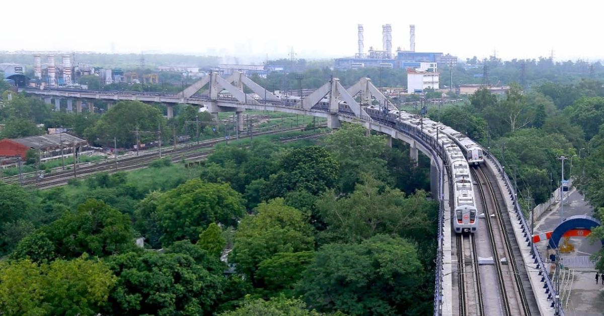 pemandangan udara jembatan metro delhi