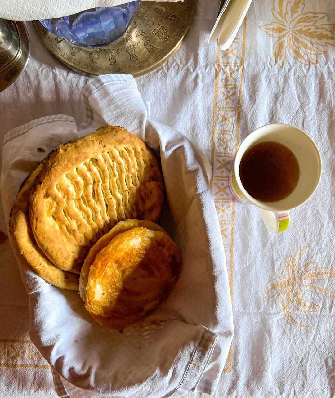 Girda & Kahwa, a traditional breakfast in the Kashmir Valley