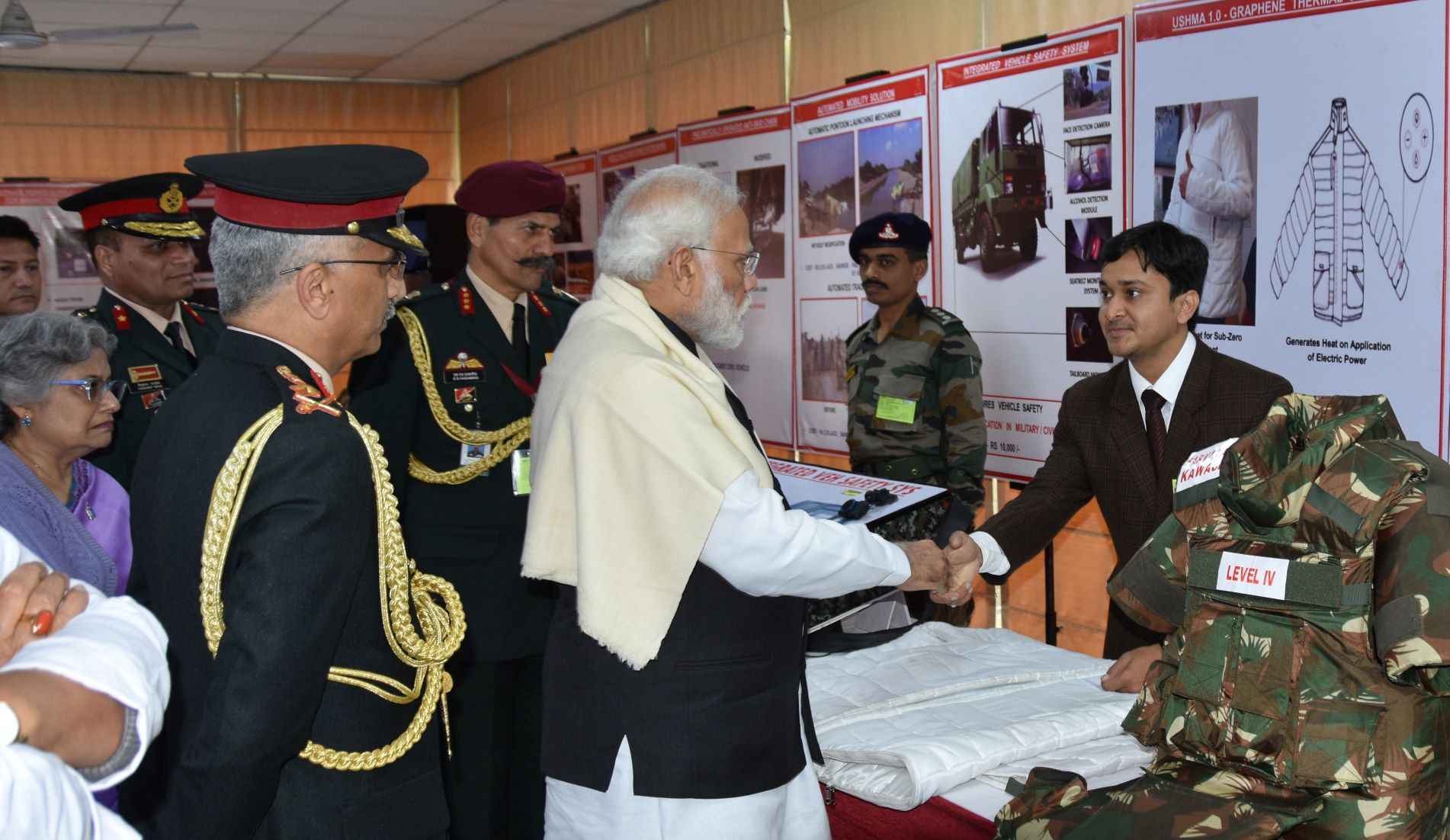 Presentation of the jacket to PM Mod