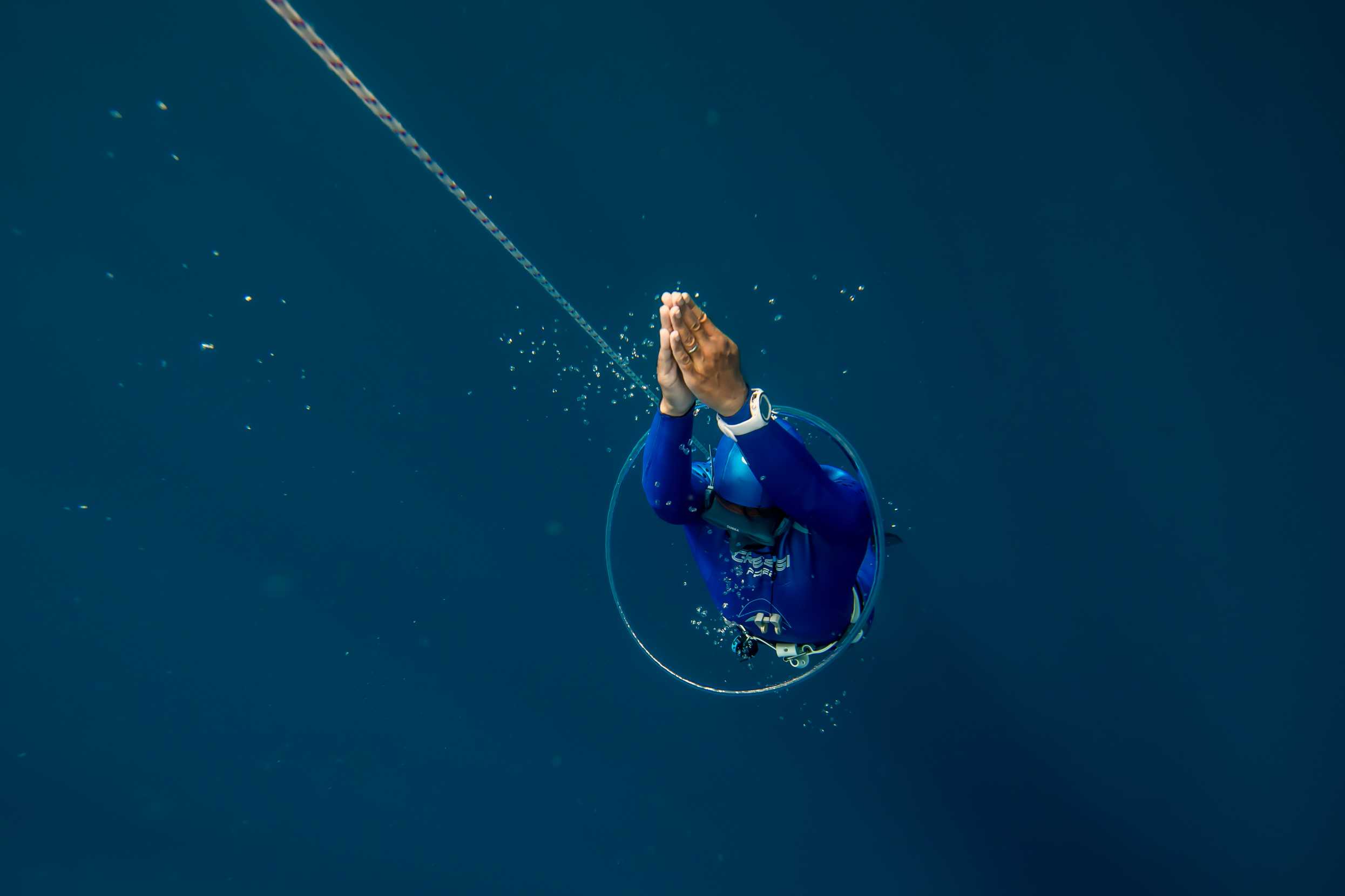 Mario Fernandes a freediver can hold his breath under water for almost 7 minutes. 