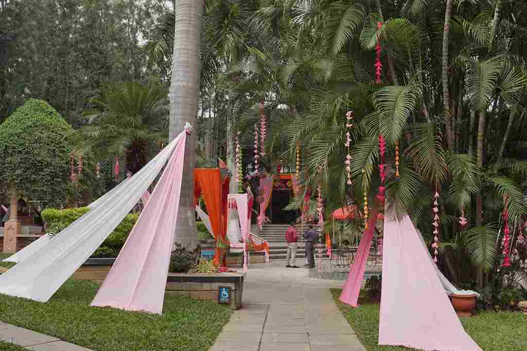 The decor was a beautiful sight with natural flowers