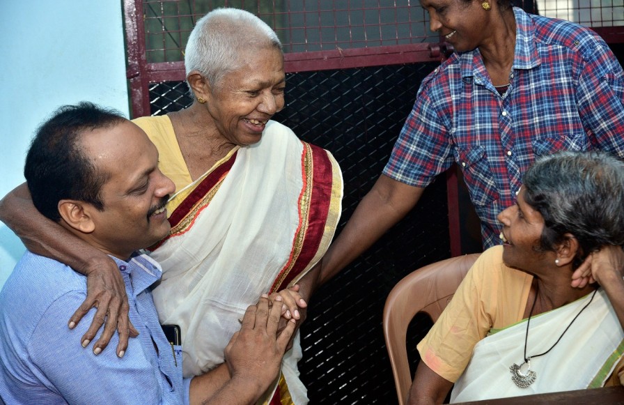 Rajesh Thiruvalla spending time with the senior citizen residents of Mahatma Janasevana Kendram